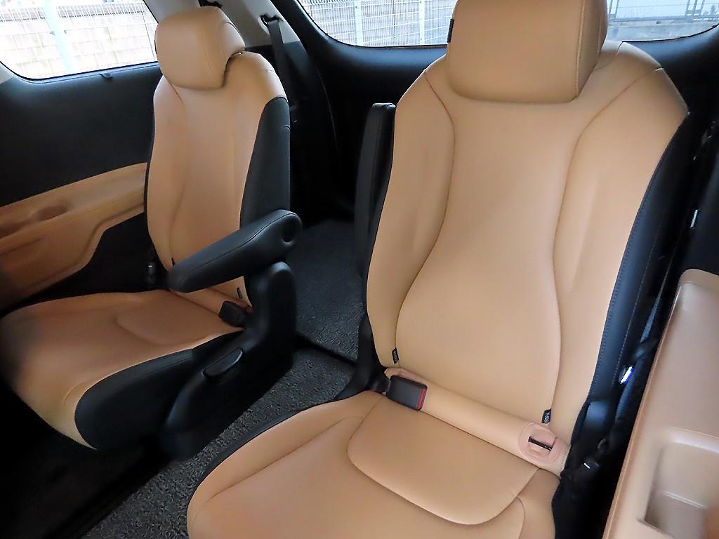 KIA Carnival - Vista 7