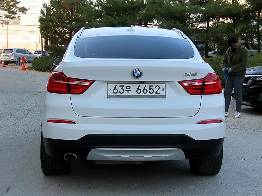 BMW X4 - Vista 4