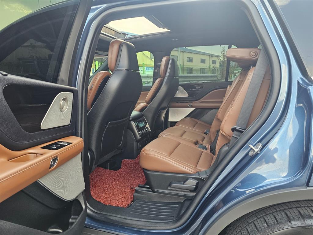 Lincoln Aviator - Vista 11