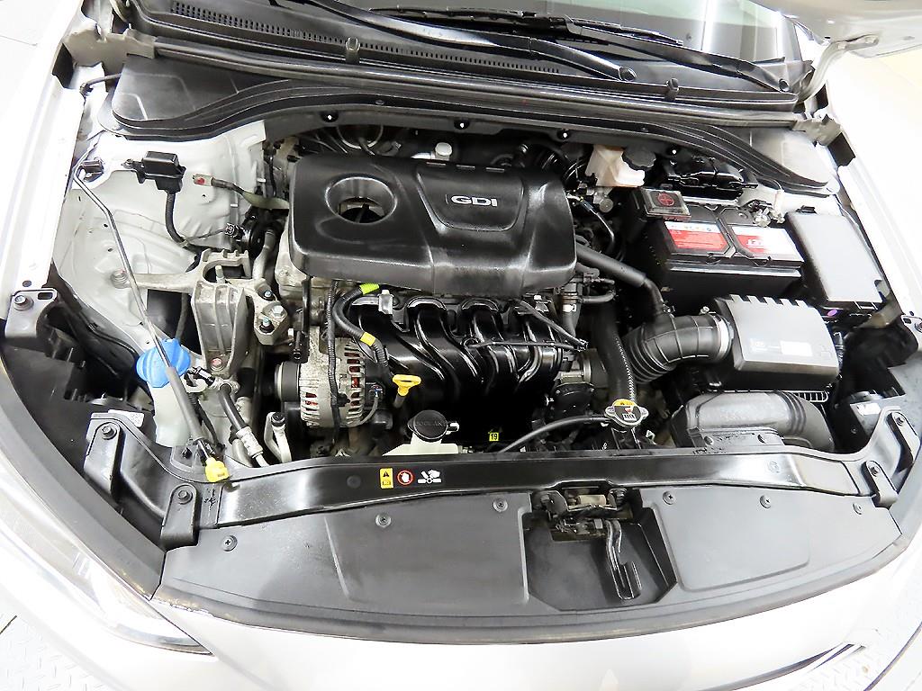 HYUNDAI Avante 2017 Blanco - Importación desde Corea - HF Imports Iquique - Foto 15