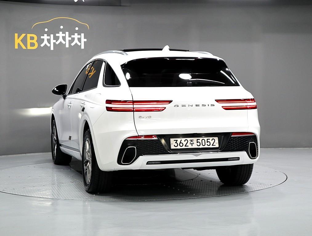 Genesis GV70 - Vista 4