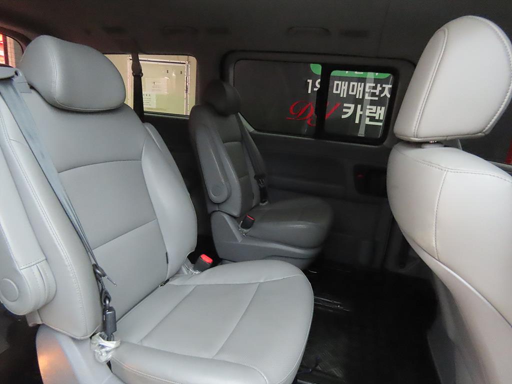 HYUNDAI Starex - Vista 7