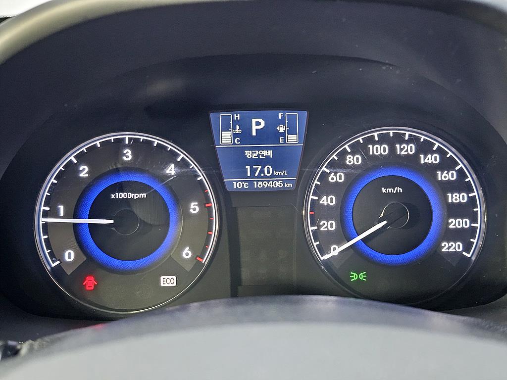 HYUNDAI Accent - Vista 7