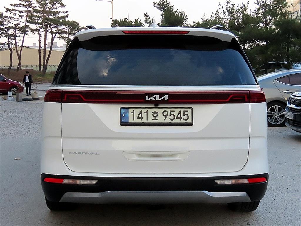 KIA Carnival - Vista 4