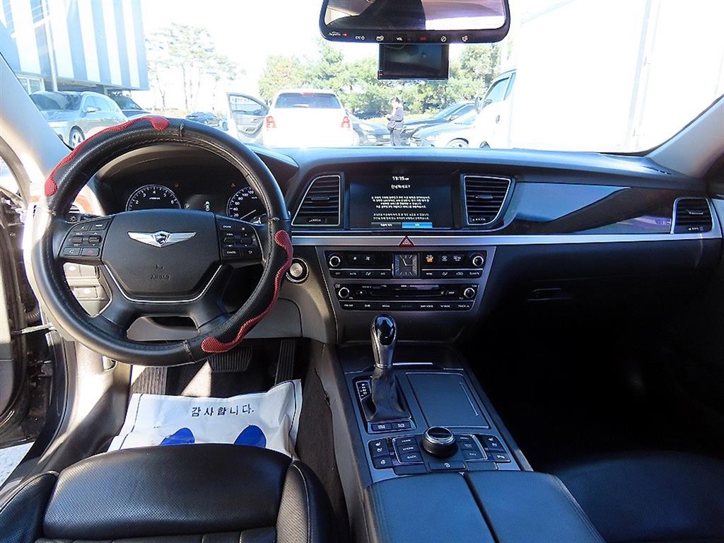 HYUNDAI Genesis - Vista 7