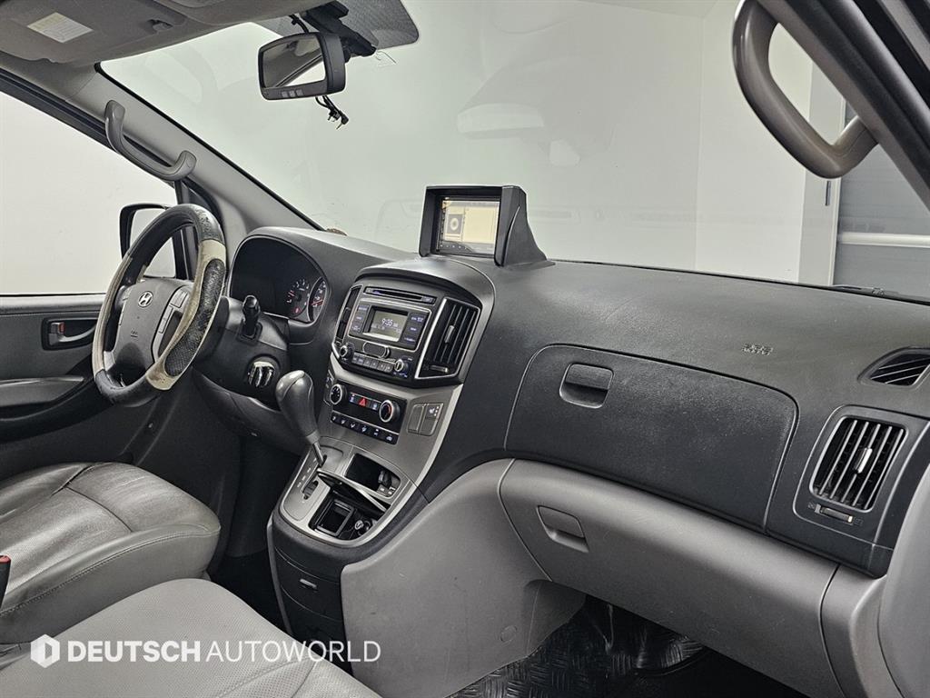 HYUNDAI Starex - Vista 7