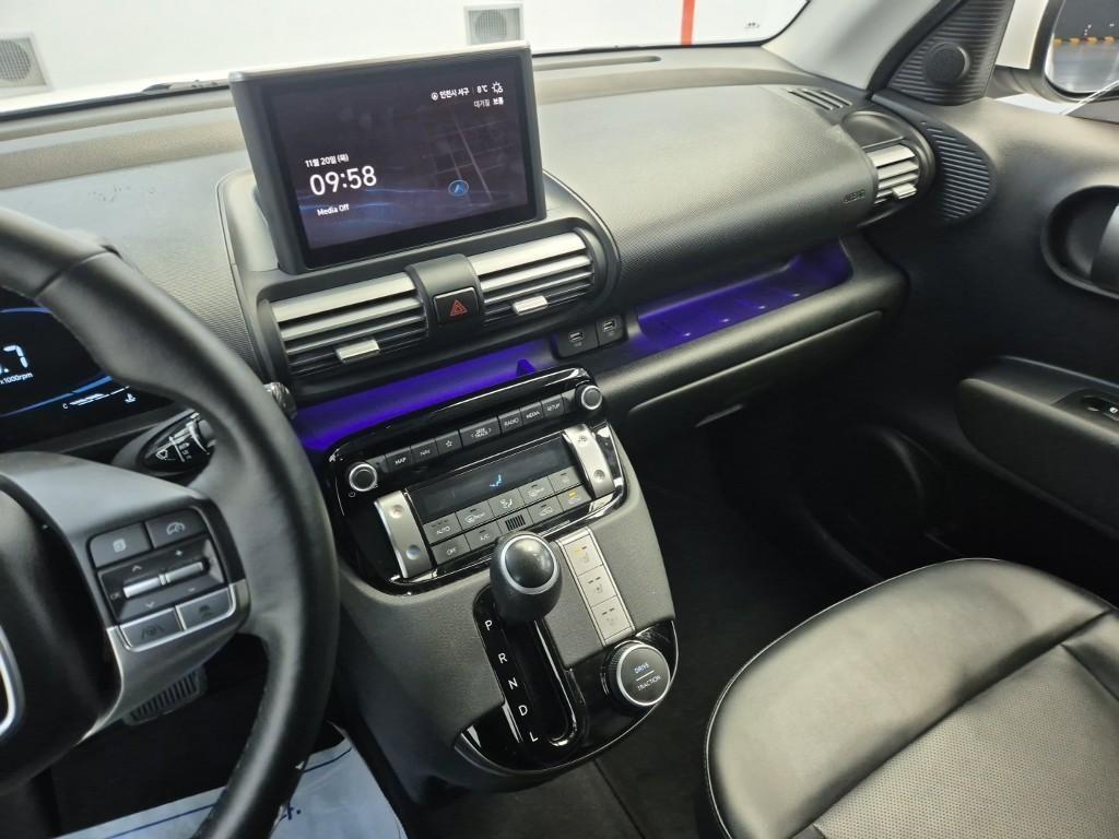 HYUNDAI Casper - Vista 10