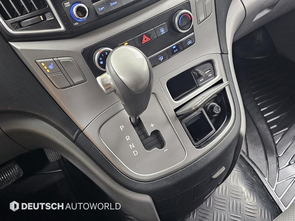 HYUNDAI Starex - Vista 9