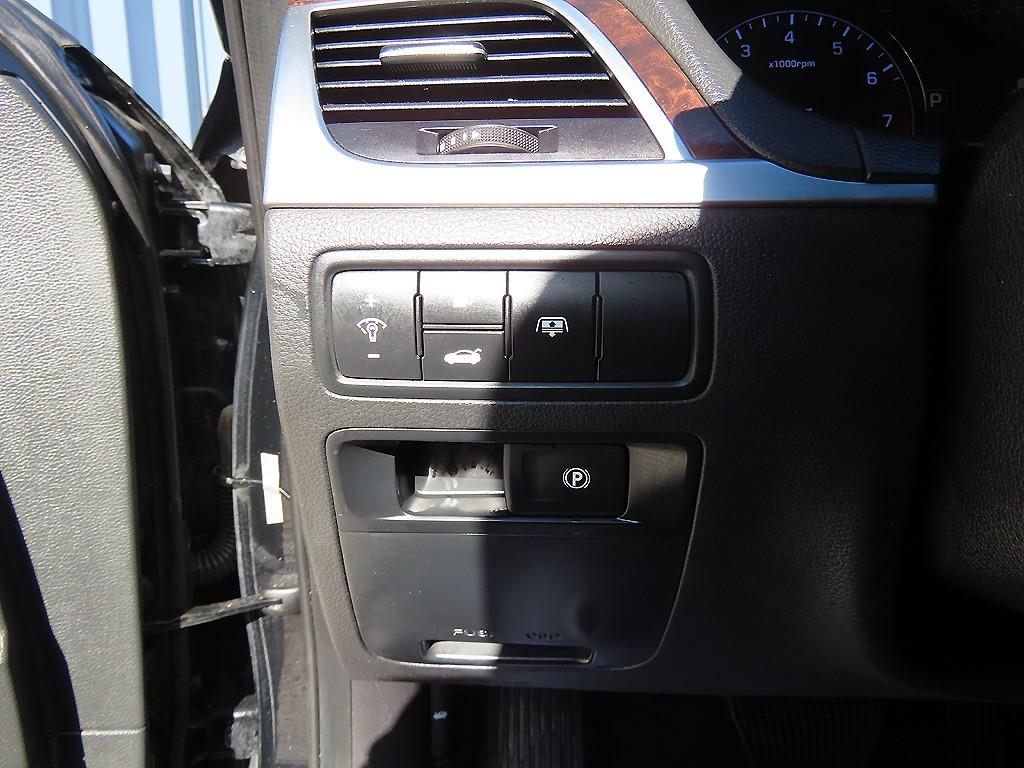 HYUNDAI Genesis - Vista 12