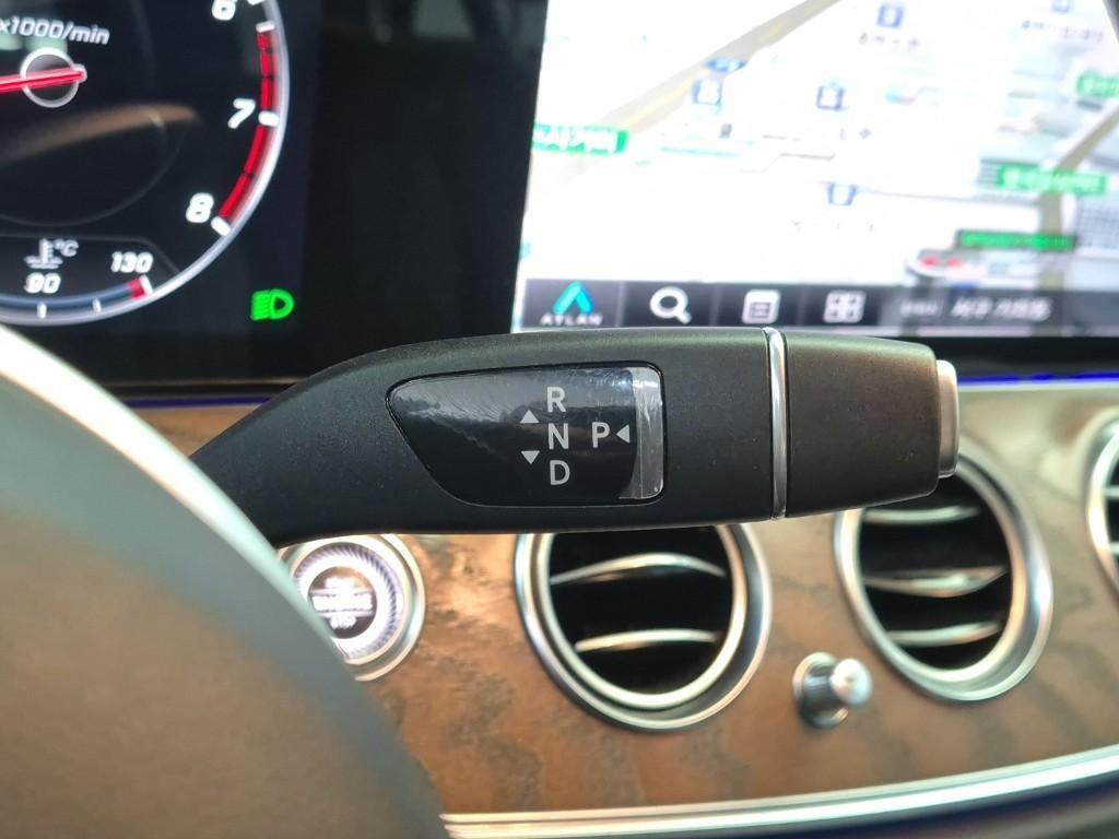 Mercedes Benz E class - Vista 8