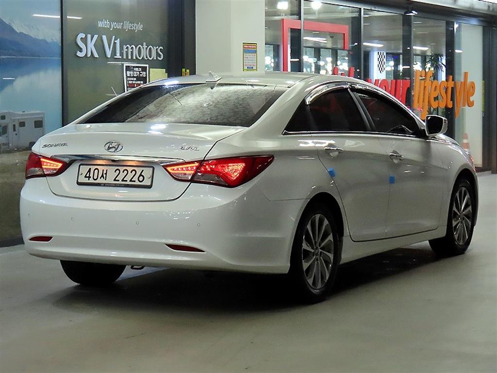 HYUNDAI Sonata - Vista 4