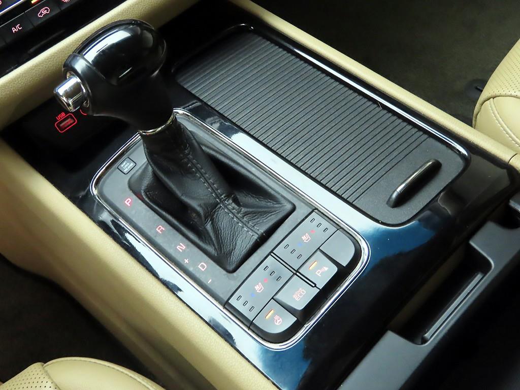 KIA Carnival - Vista 10