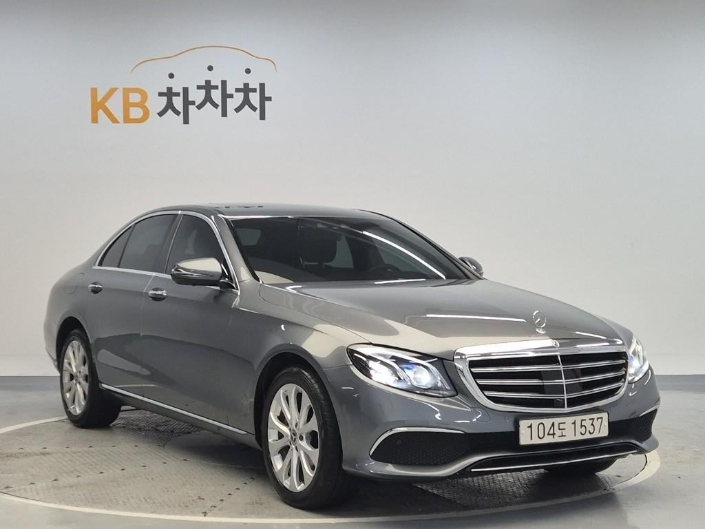 Mercedes Benz E class - Vista 4