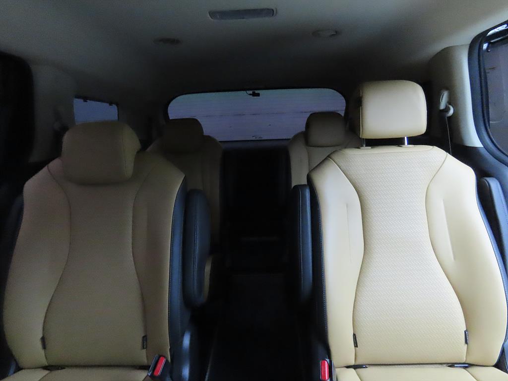KIA Carnival - Vista 8