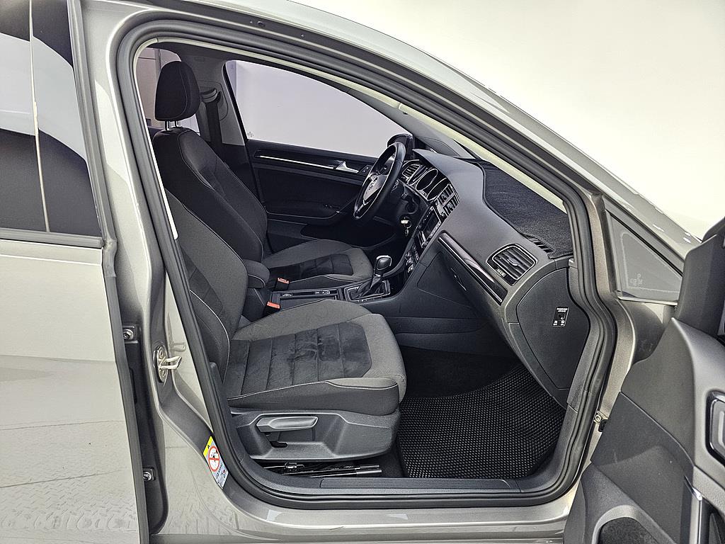 Volkswagen Golf - Vista 10