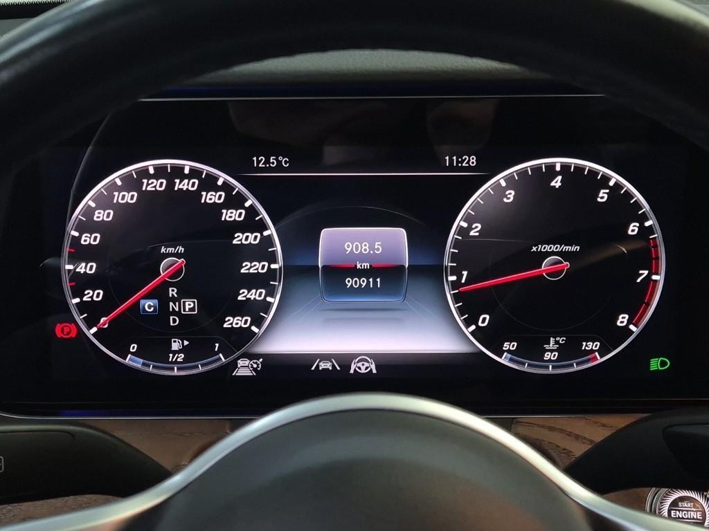 Mercedes Benz E class - Vista 6