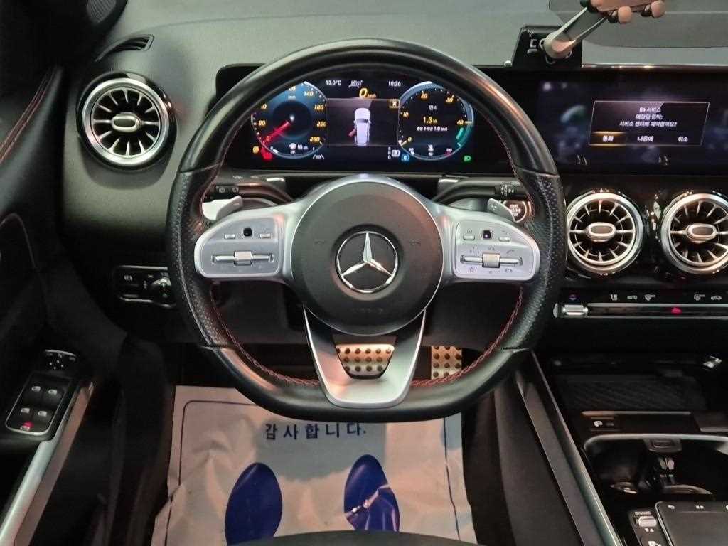 Mercedes Benz GLB Class - Vista 9