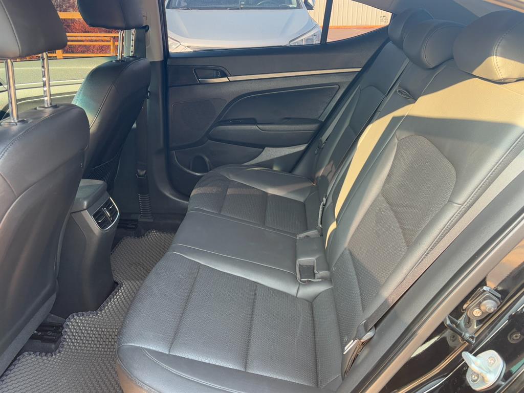 HYUNDAI Avante - Vista 11