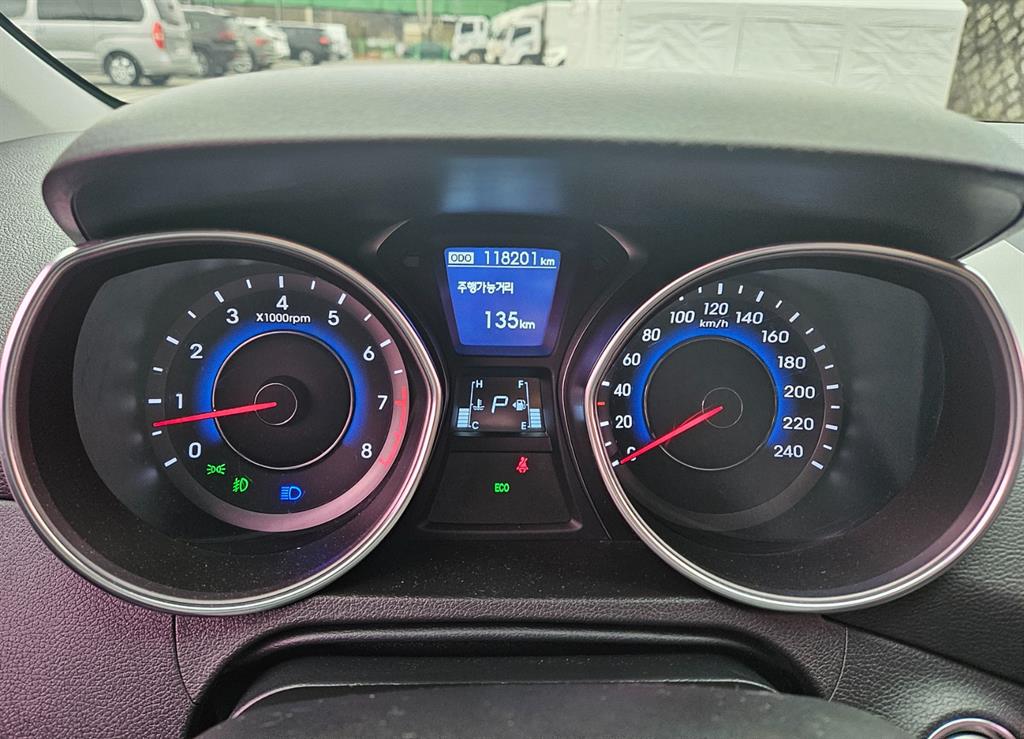 HYUNDAI Avante - Vista 12