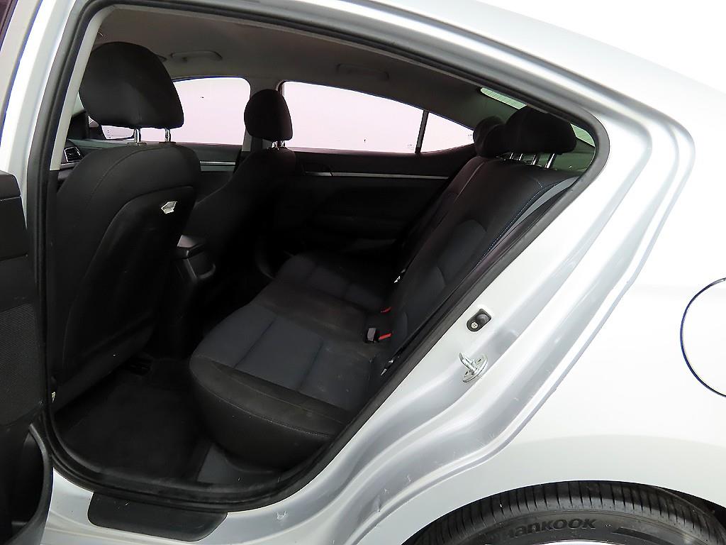 HYUNDAI Avante - Vista 6