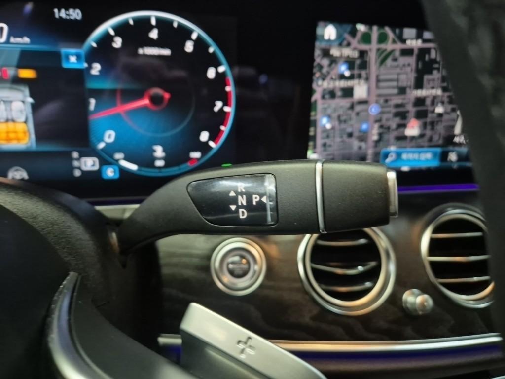 Mercedes Benz E class - Vista 9