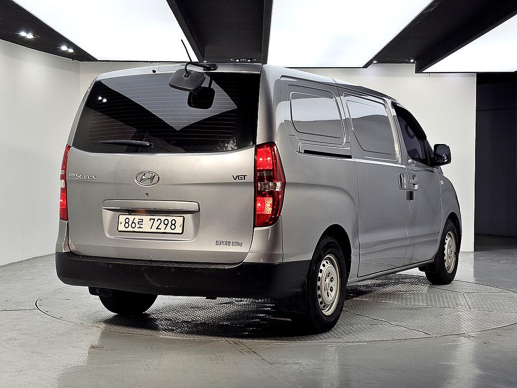 HYUNDAI Starex - Vista 4
