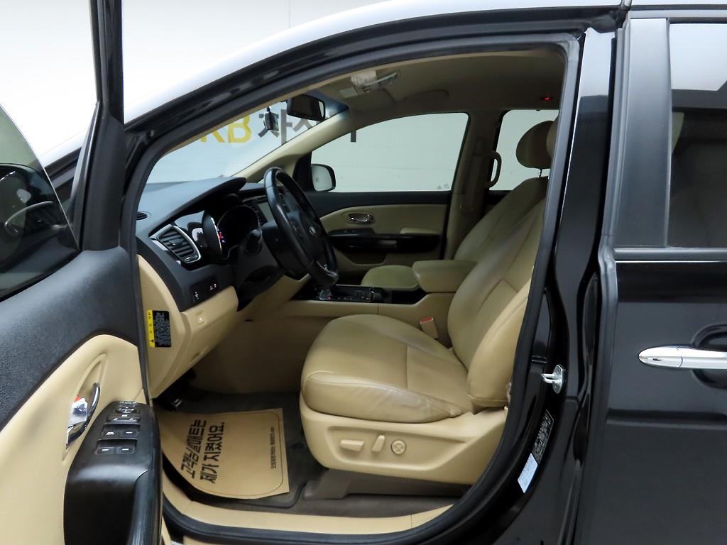 KIA Carnival - Vista 11