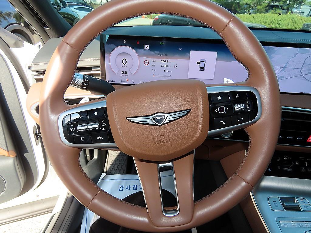 Genesis GV70 - Vista 8