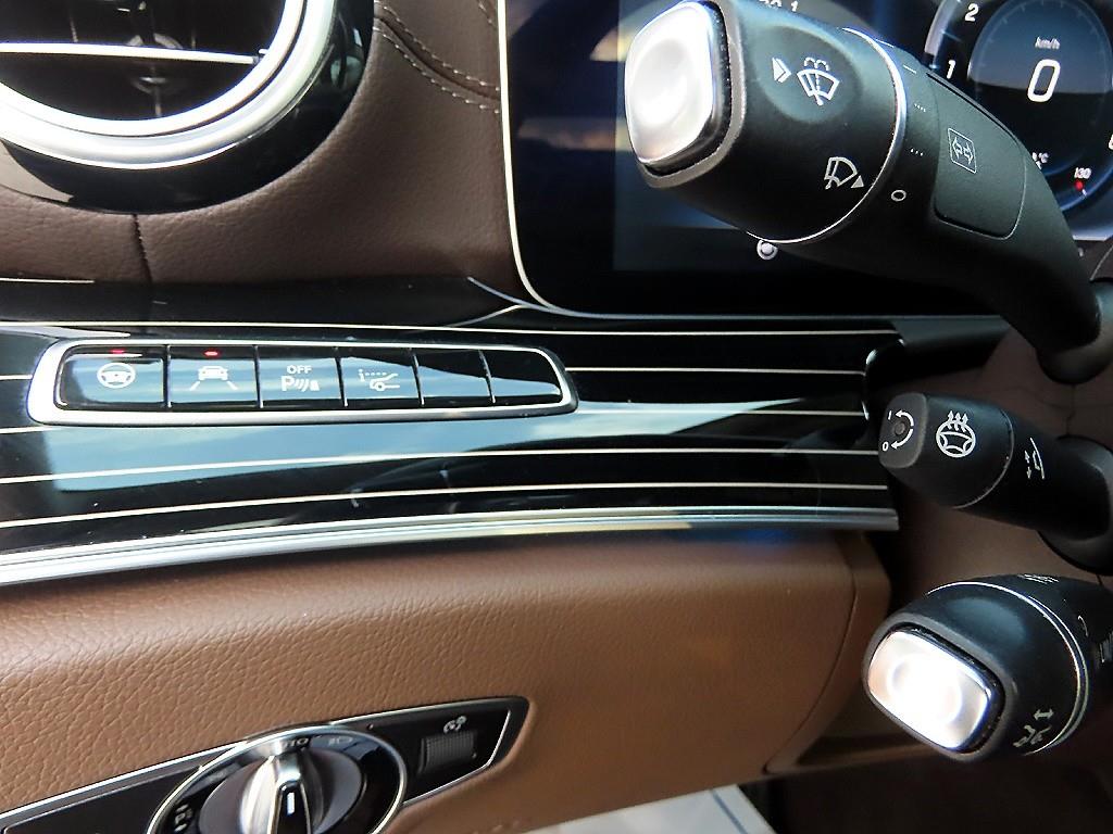 Mercedes Benz E class - Vista 12