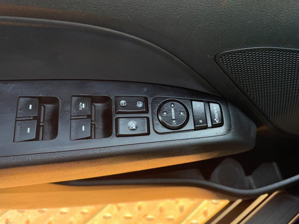 HYUNDAI Avante - Vista 12