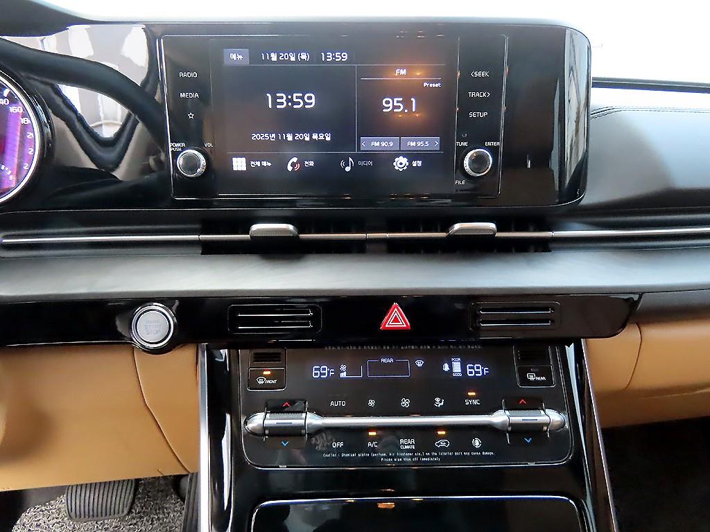 KIA Carnival - Vista 12