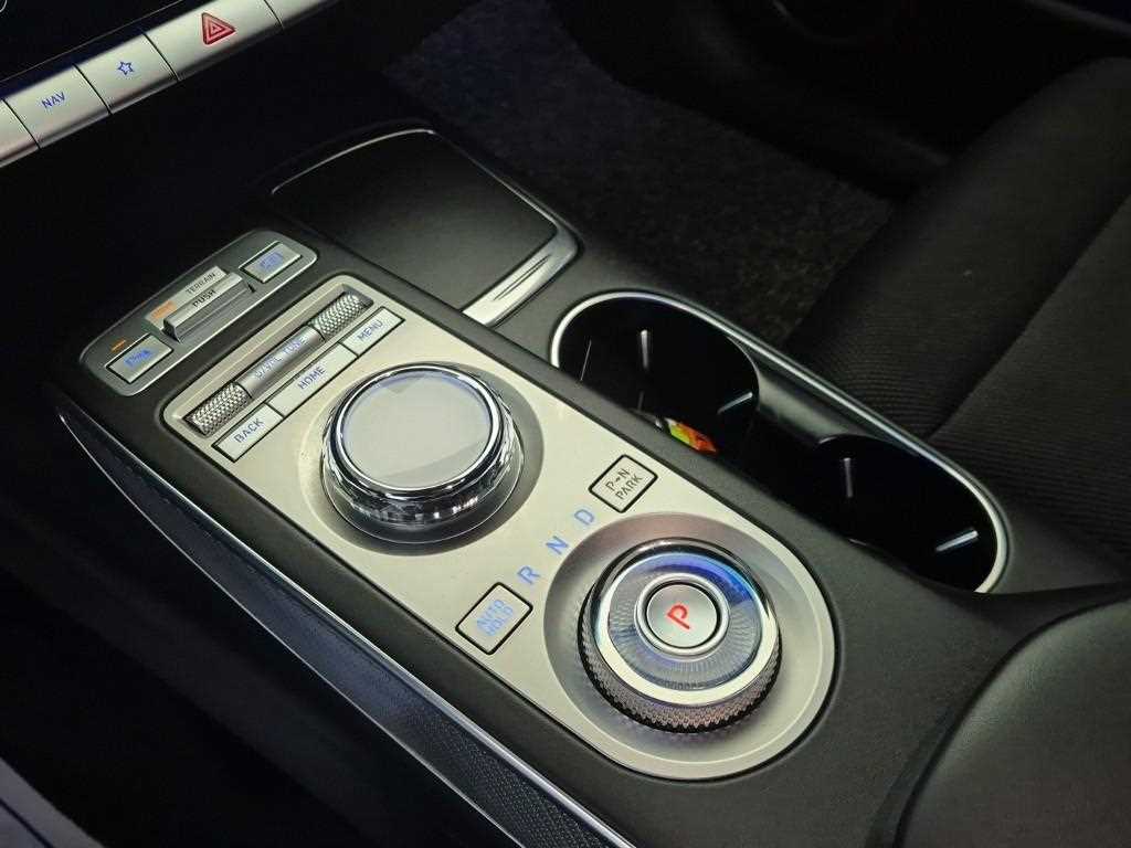 Genesis GV70 - Vista 8