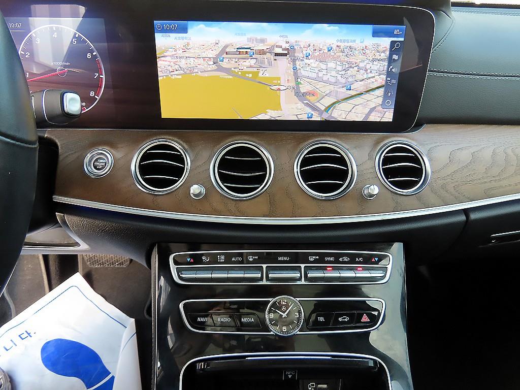 Mercedes Benz E class - Vista 12