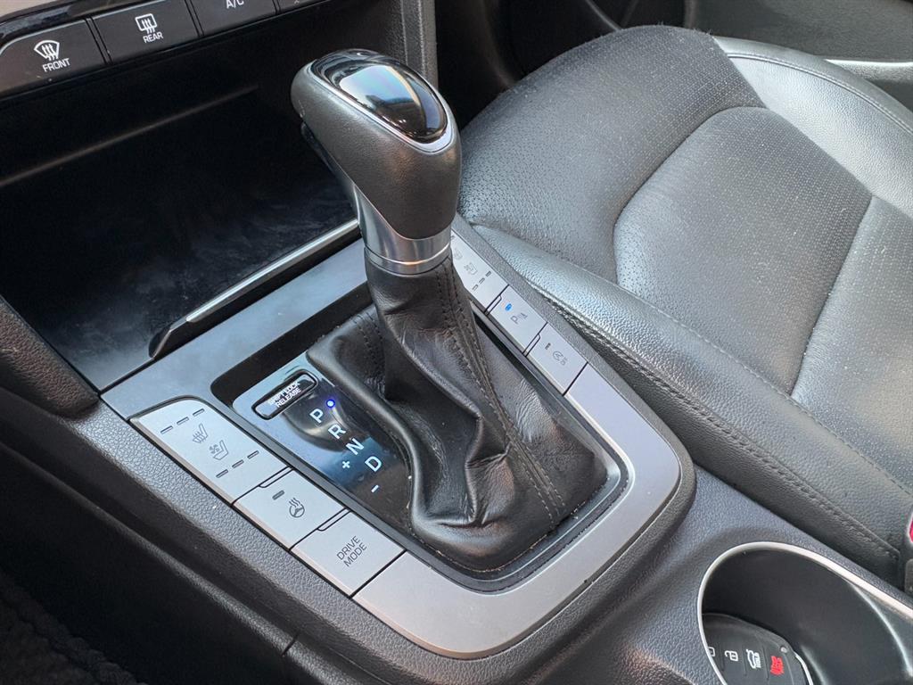 HYUNDAI Avante - Vista 9