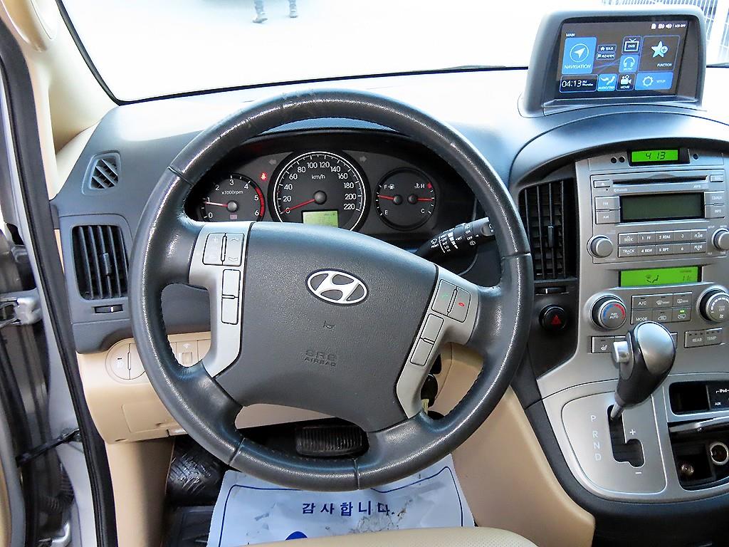 HYUNDAI Starex - Vista 9