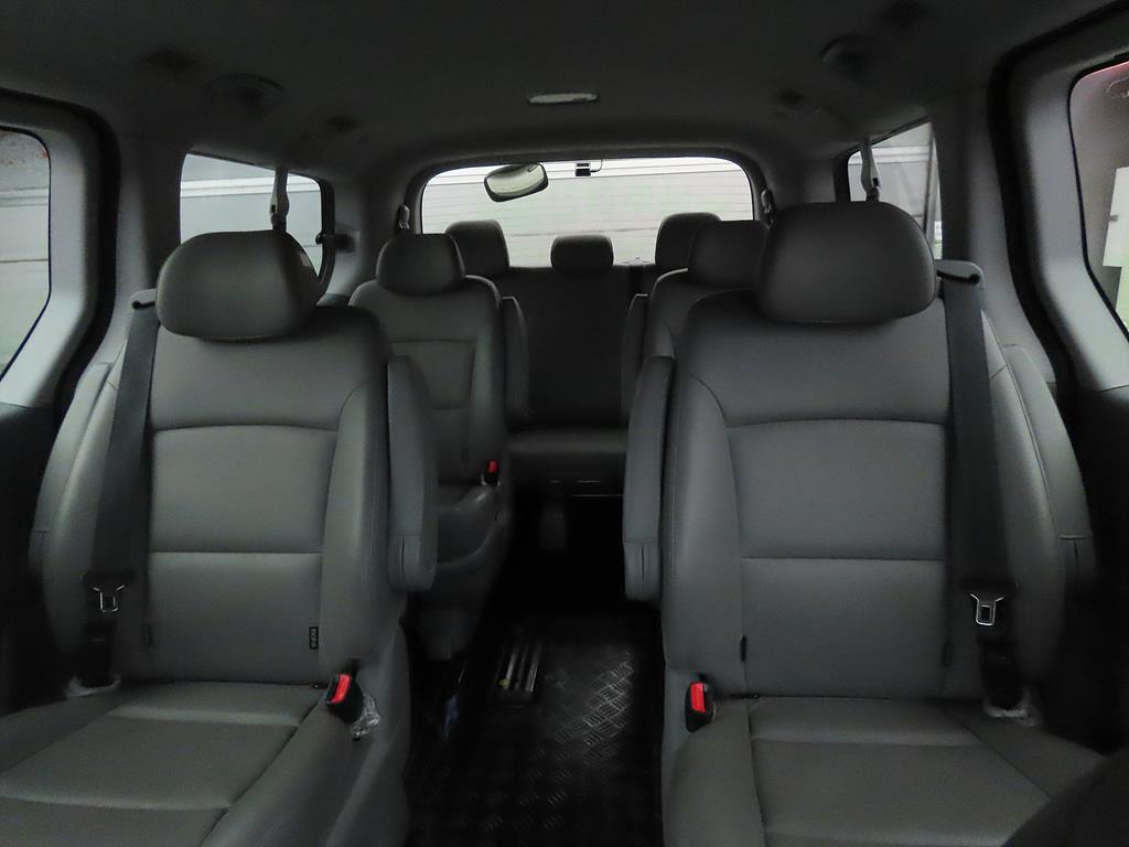 HYUNDAI Starex - Vista 8