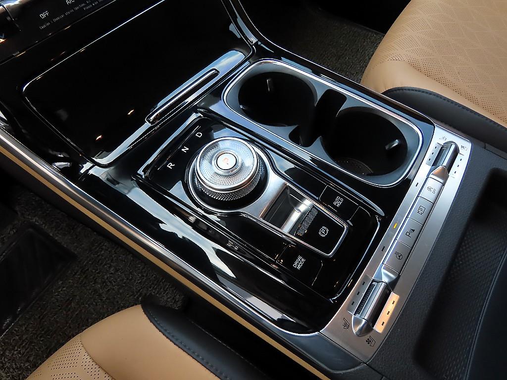 KIA Carnival - Vista 11