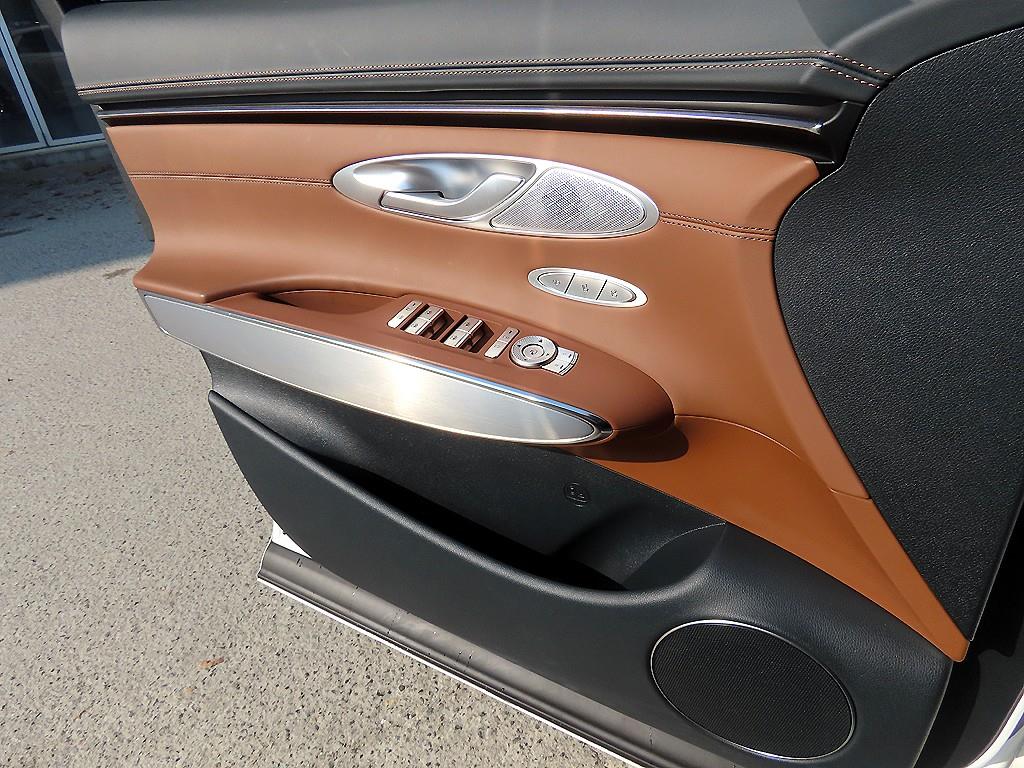 Genesis GV70 - Vista 11