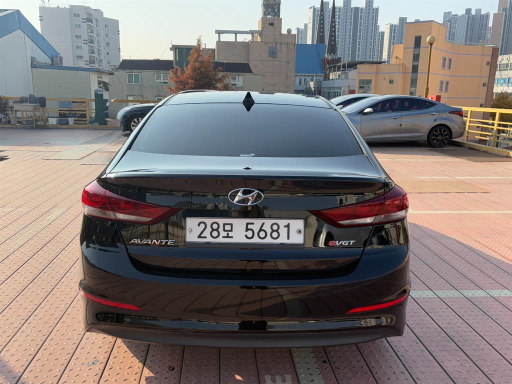 HYUNDAI Avante - Vista 4