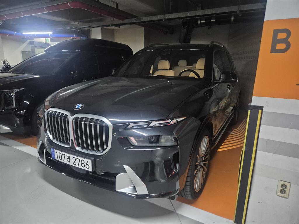 BMW X7 2024 Negro - Importación desde Corea - HF Imports Iquique - Foto 1