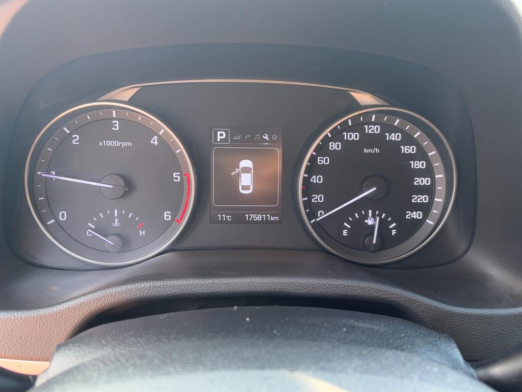 HYUNDAI Avante - Vista 6