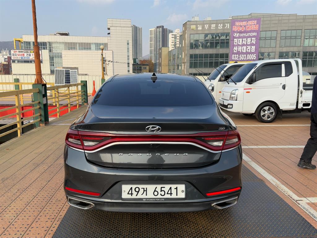 HYUNDAI Grandeur - Vista 4