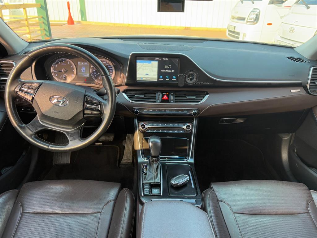 HYUNDAI Grandeur - Vista 5