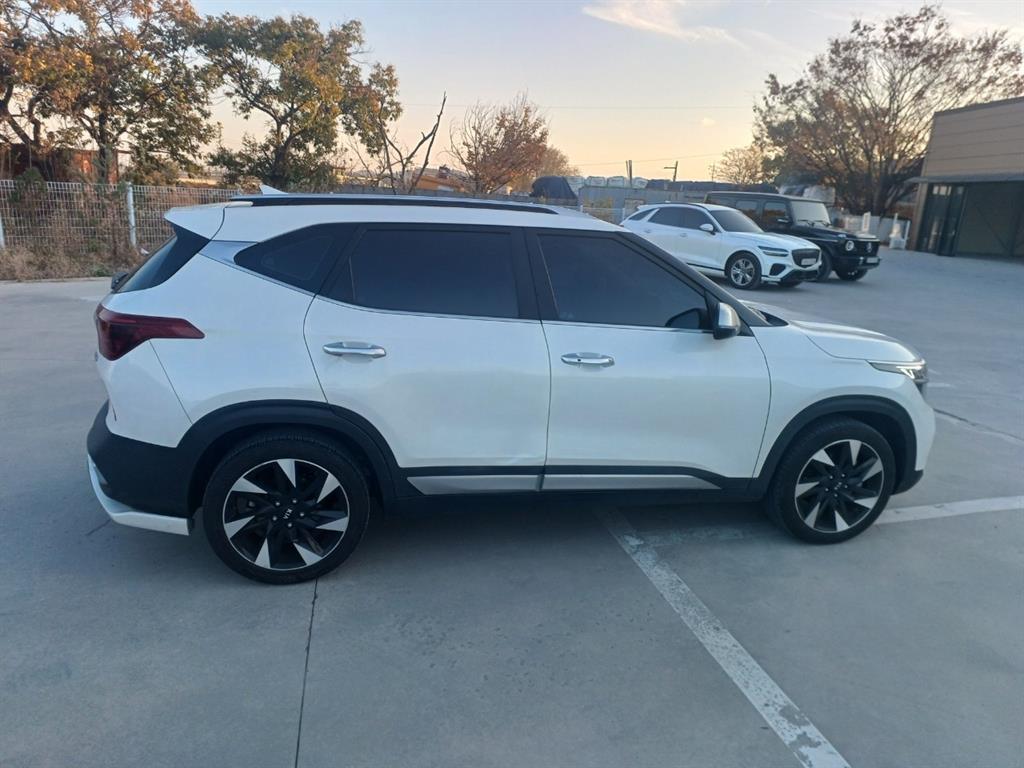 KIA Seltos - Vista 4