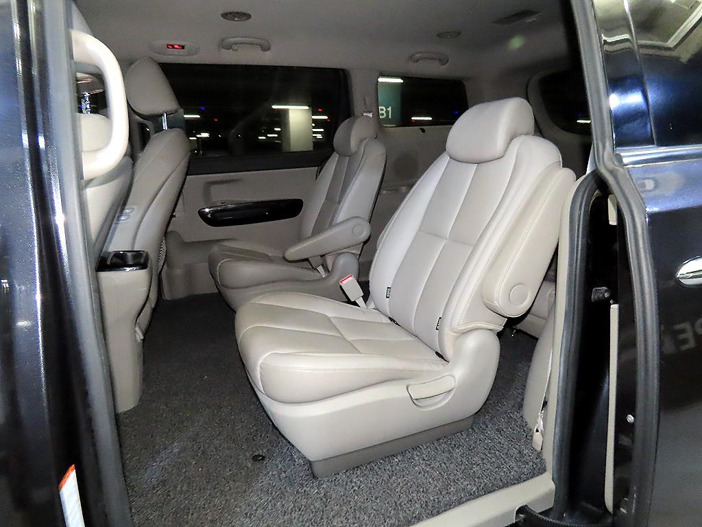 KIA Carnival - Vista 7