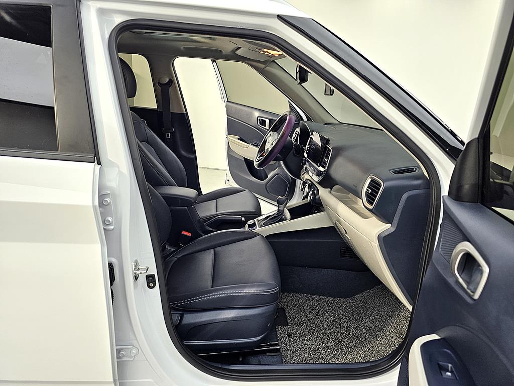 HYUNDAI Venue - Vista 11