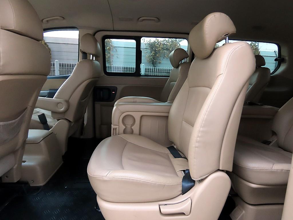 HYUNDAI Starex - Vista 6