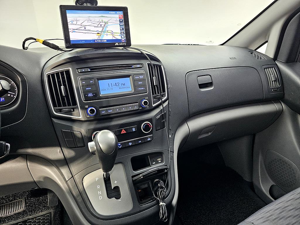 HYUNDAI Starex - Vista 9