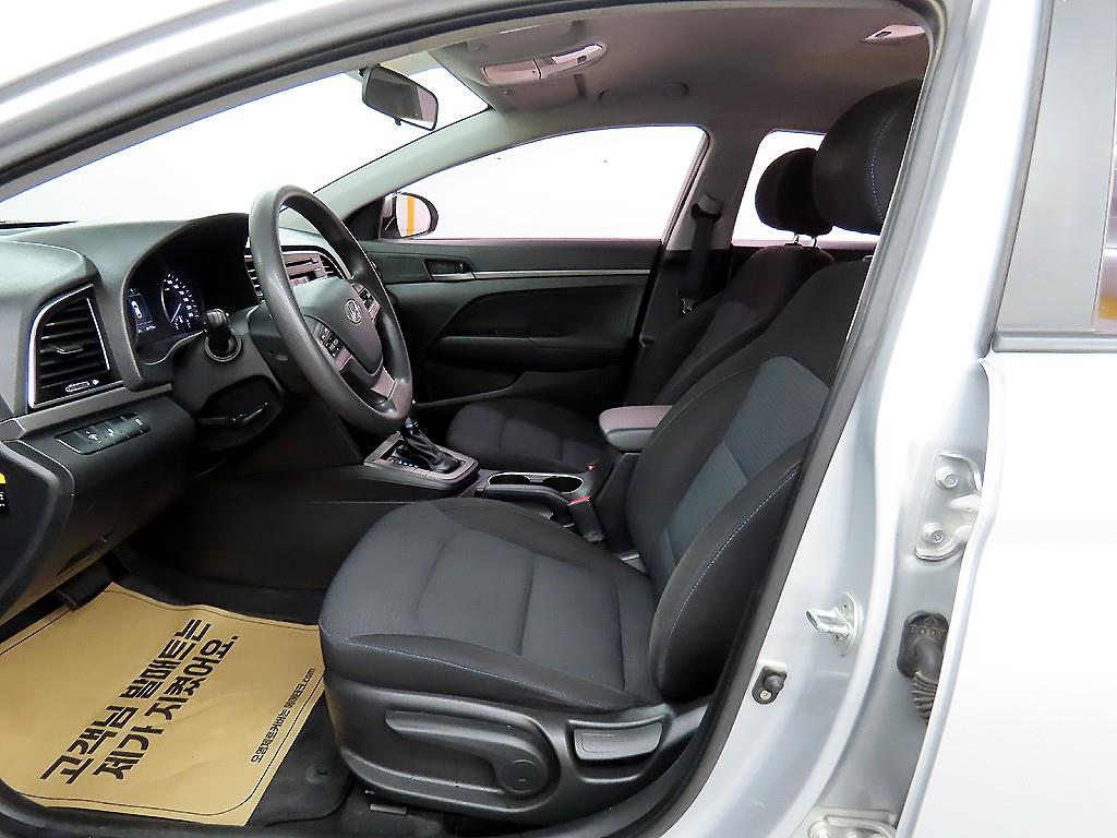 HYUNDAI Avante - Vista 5