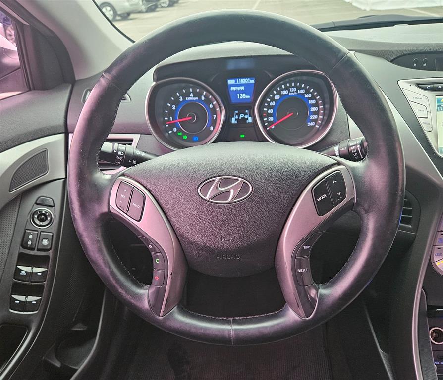 HYUNDAI Avante - Vista 11